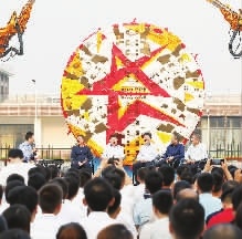 礼赞新中国 奋进新时代七十油炸出产线年|对话长沙 从工程呆板到智能制造